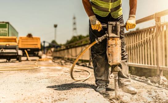 Kruszenie betonu: jak wpływa na efektywność projektów budowlanych?