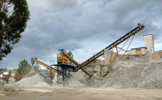 Proces przetwarzania gruzu budowlanego na kruszywo