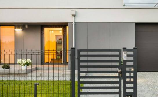 Jak brama z profili stalowych wpływa na estetykę ogrodu?