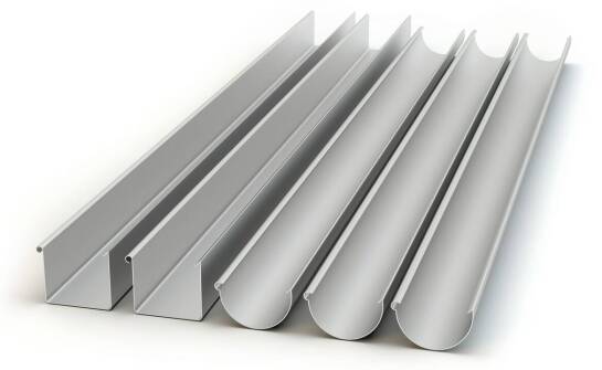 Porównanie różnych typów korytek ściekowych przykrawężnikowych