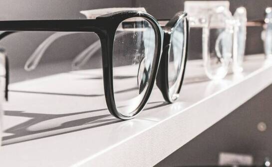Co warto wiedzieć o wysyłce oprawek do montażu soczewek?