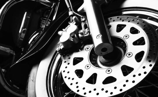 Jak dbać o układ hamulcowy w motocyklach adventure?