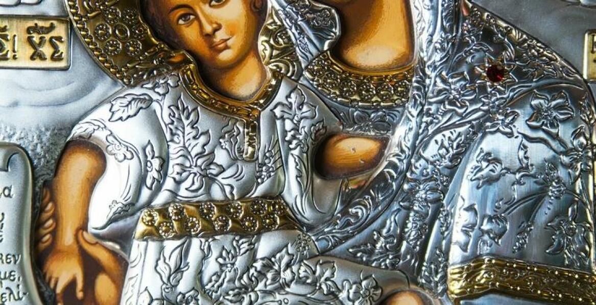 Korona Matki Boskiej Fatimskiej w ikonografii – co oznaczają jej elementy?