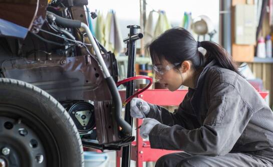 Proces przywracania pierwotnego stanu pojazdu po kolizjach