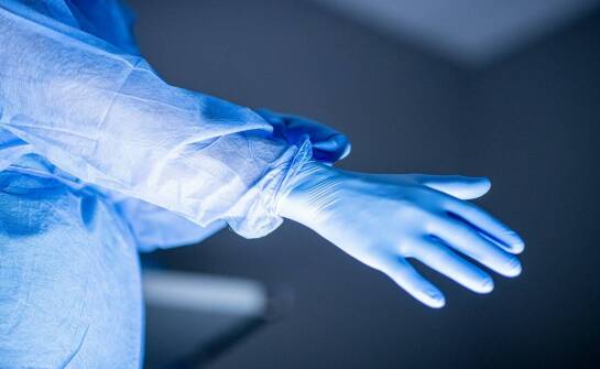 Jak guma chirurgiczna zwiększa trwałość odzieży medycznej?