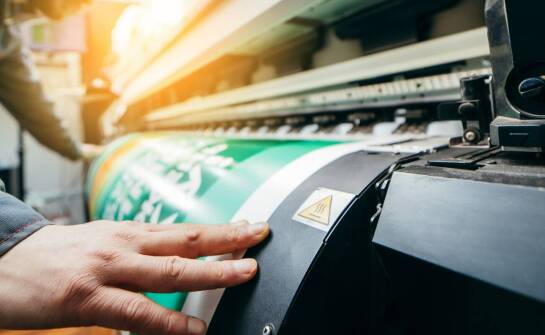 Jak właściwie montować tablice ostrzegawcze na zamówienie dla maksymalnej widoczności?