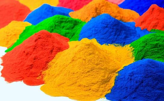 Przegląd zastosowań farb proszkowych w usługach oferowanych przez lakiernię w Częstochowie