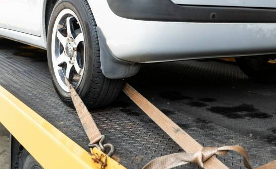 Jakie są najczęstsze przyczyny korzystania z usług autolawety w przypadku transportu motocykli?