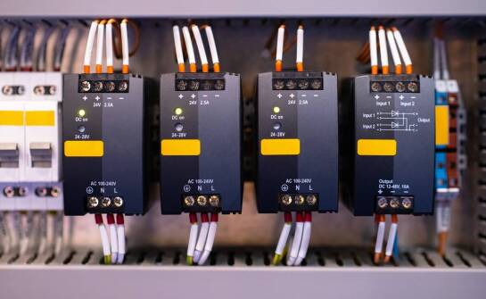 Rola tabliczki technicznej w identyfikacji urządzeń elektrotechnicznych