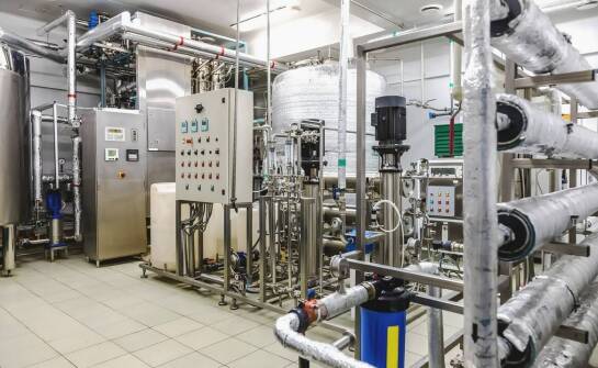 Zastosowanie zmiękczaczy wody w kotłowniach – dlaczego warto?