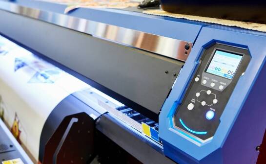 Jakie usługi oferuje hermes kontakt w zakresie druku wielkoformatowego?