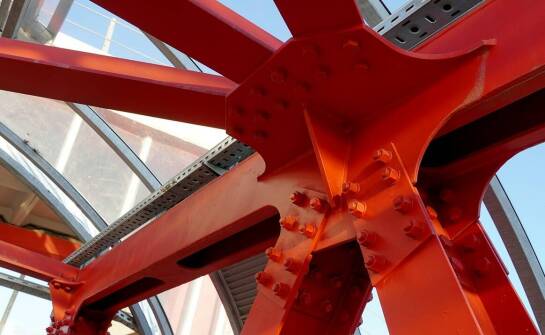 Jakie są metody zabezpieczania konstrukcji stalowych przed korozją?