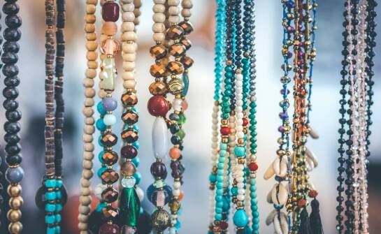 Jak dopasować bluzę bawełnianą 100 procent damską do stylu boho?