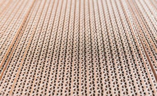 Jak karton lity wpływa na ochronę przed wilgocią podczas transportu?