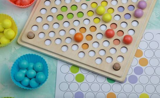 Jak puzzle dwu-elementowe mogą wspierać naukę podstawowych umiejętności motorycznych?