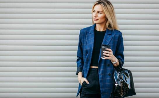 Dlaczego warto inwestować w spodnie damskie z wysokim stanem?