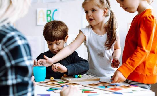 Dlaczego warto wybrać kursy językowe z przyjazną atmosferą dla dzieci?