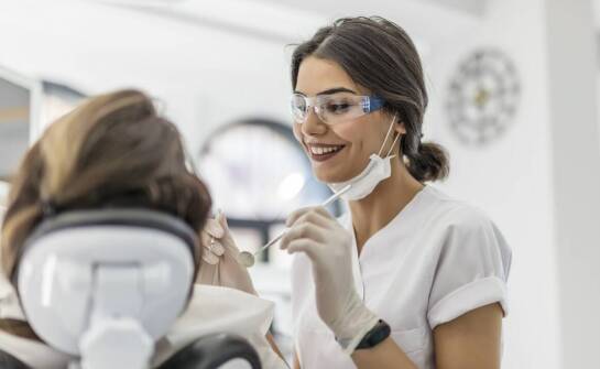 Jakie korzyści przynosi regularna kontrola zębów u dentysty?