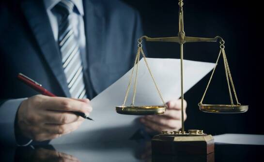 Skuteczna reprezentacja klienta przed sądem: jak wybrać odpowiedniego adwokata?