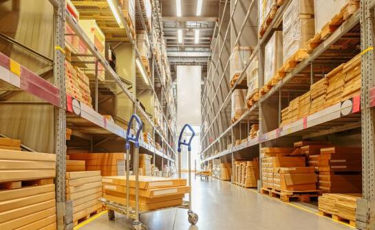 Jakie innowacyjne rozwiązania oferują producenci hal magazynowych?