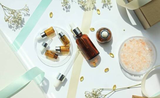 Złote maski odmładzające a inne produkty pielęgnacyjne - co je wyróżnia?