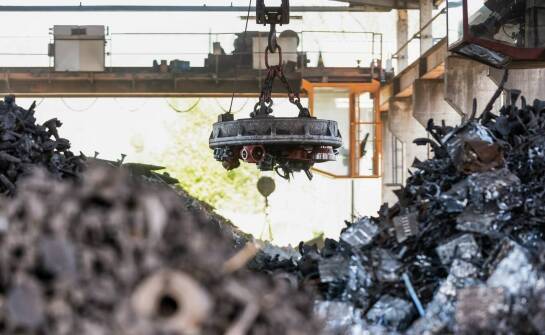 Jakie znaczenie ma przetwórstwo złomu dla branży motoryzacyjnej?