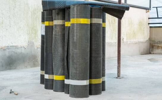 Porównanie membran i izolacji bitumicznych w ochronie fundamentów przed wodą