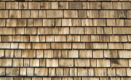 Jakie są kluczowe zalety stosowania blachodachówek gontopodobnych w renowacji dachów?