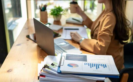 Poradnik dla przedsiębiorców: minimalna stawka godzinowa we Francji w praktyce