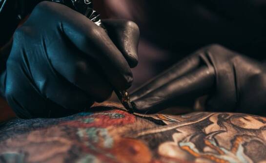 Proces tworzenia indywidualnego projektu tatuażu - od koncepcji do realizacji