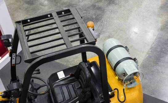 Zalety korzystania z pojazdu zastępczego podczas naprawy wózka widłowego