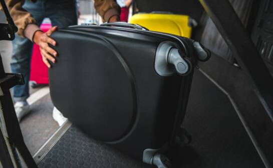 Komfortowy transport na lotnisko – zalety profesjonalnych transferów lotniskowych