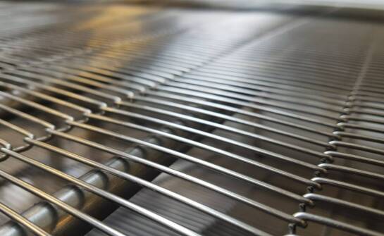 Jak prowadnice wysuwane wpływają na trwałość i wygodę użytkowania szuflad?