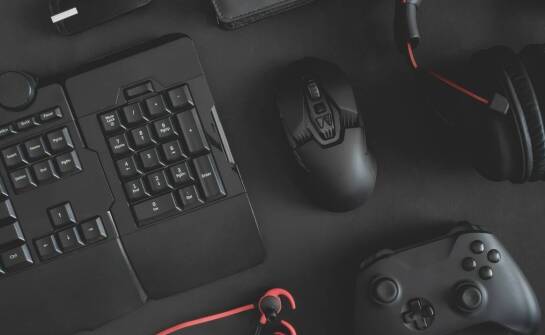 Różnice między mini konsolami a tradycyjnymi konsolami stacjonarnymi