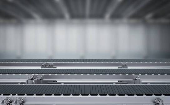 Jak automatyzacja transportu taśmowego wpływa na szybkość procesów produkcyjnych?