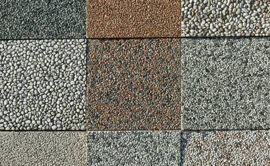 Porównanie dachówki krańcowej z innymi typami pokryć dachowych