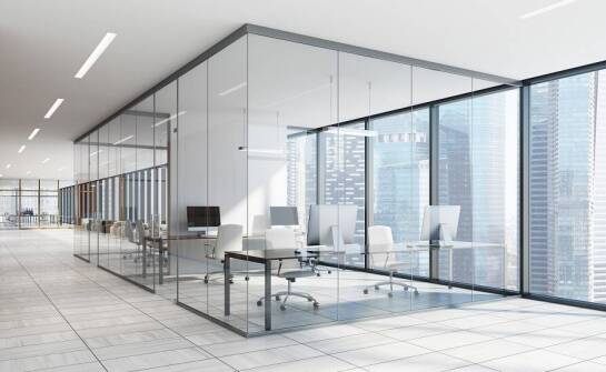 Zabudowy szklane: jak wprowadzić nowoczesność do wnętrza?
