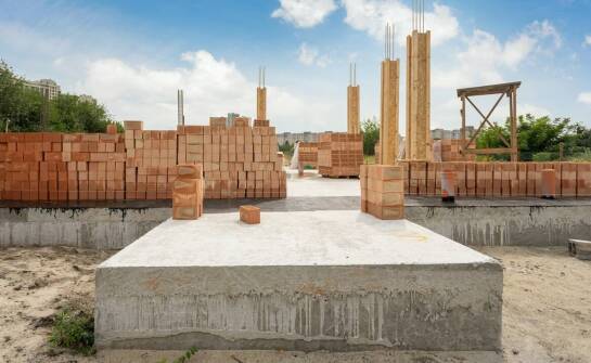 Wpływ certyfikatów jakości na wybór fundamentów betonowych