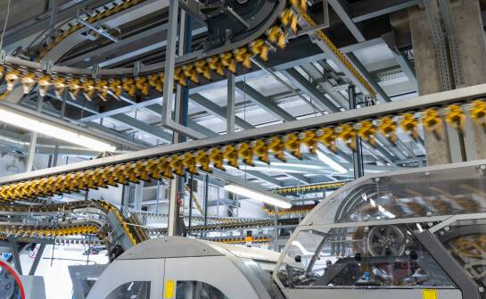 Jak budowa linii przemysłowych wpływa na efektywność produkcji?