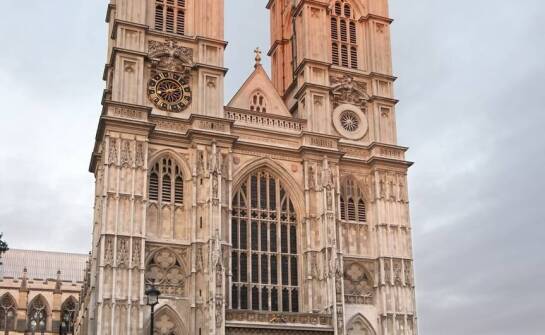 Odkryj piękno wykończeń architektonicznych największego kościoła w Polsce