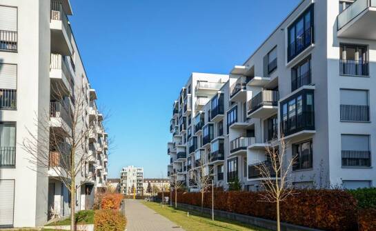 Jakie czynniki wpływają na cenę mieszkań w nowych inwestycjach?