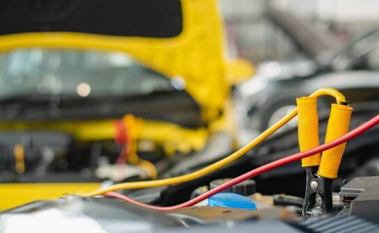 Jakie funkcje bezpieczeństwa powinien mieć prostownik samochodowy 12V?