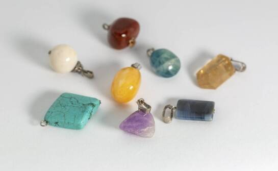 Krótkie przewodnik po różnych typach różańców kryształowych dostępnych na rynku