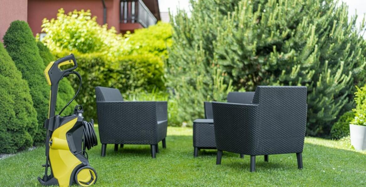 Wynajem kosiarek – jakie modele są dostępne i jakie mają zastosowanie?