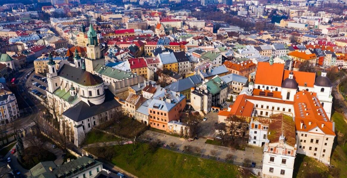 Jak efektywnie zarządzać przewozem drobnicowym w Krakowie?