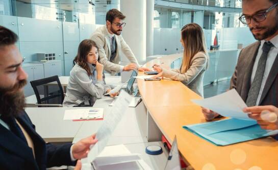 Jakie mechanizmy stosują banki, by wspierać zrównoważony rozwój poprzez kredyty?