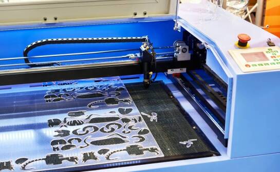 Ploter tnąco bigujący: Kluczowe funkcje wpływające na precyzję cięcia