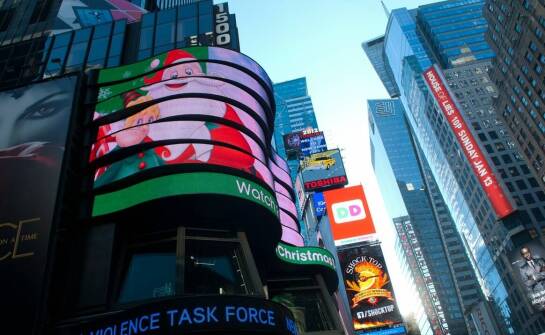 Jak nowoczesne technologie wpływają na jakość kasetonów reklamowych?