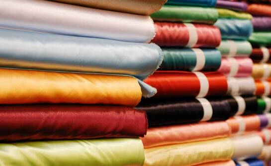 Kreszowanie tkanin: mechaniczne, chemiczne i termiczne metody