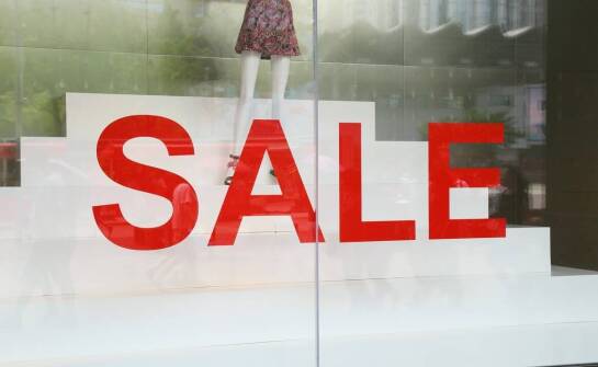 Czy warto czekać na promocje, aby kupić odkurzacz w lepszej cenie?